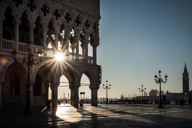 palazzo ducale al tramonto