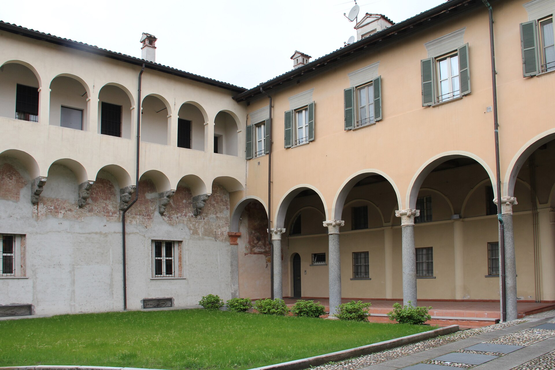 palazzo sanseverino cortile da sud est