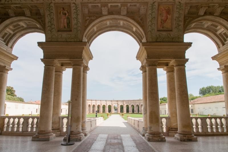 palazzo te veduta del giardino interno