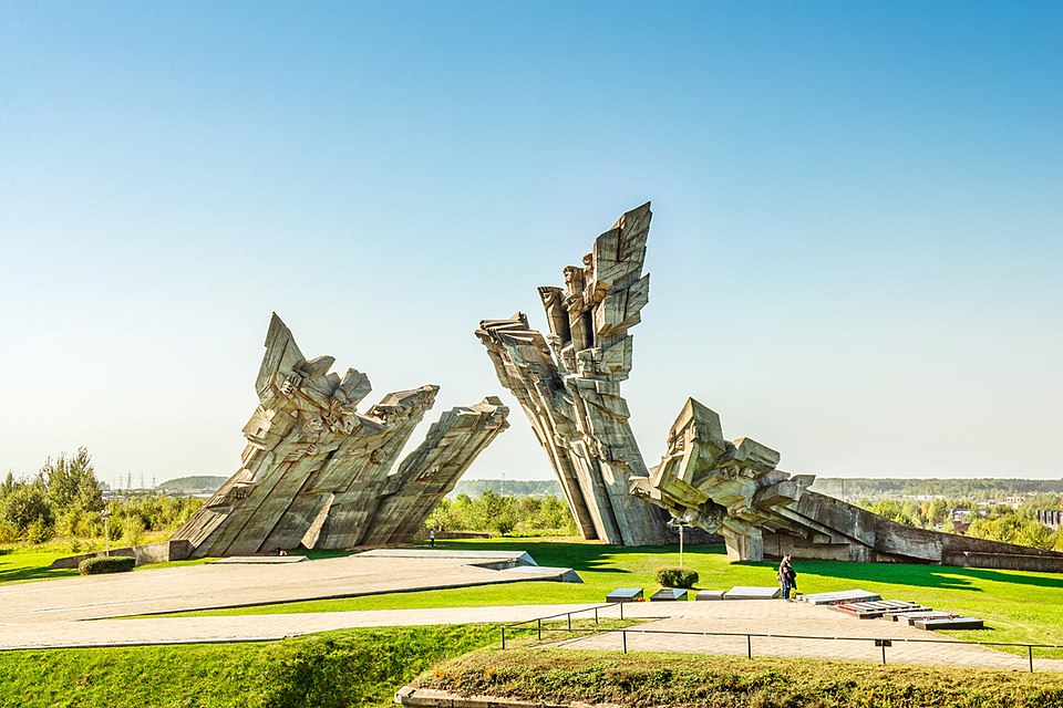 Monumento commemorativo e museo del Nono Forte, sito storico della memoria a Kaunas.