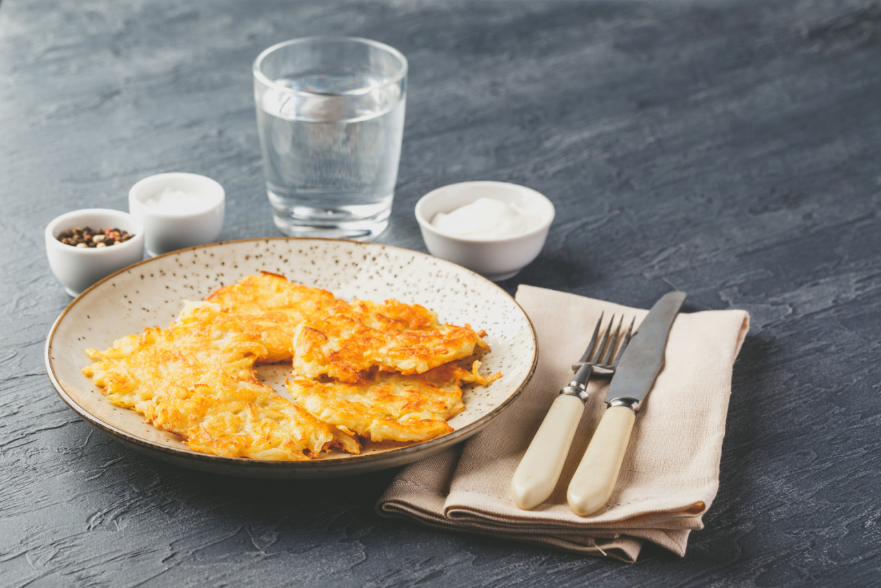 pan fried potato pancakes rosti kartoffelpuffer latkes draniki hash browns 2