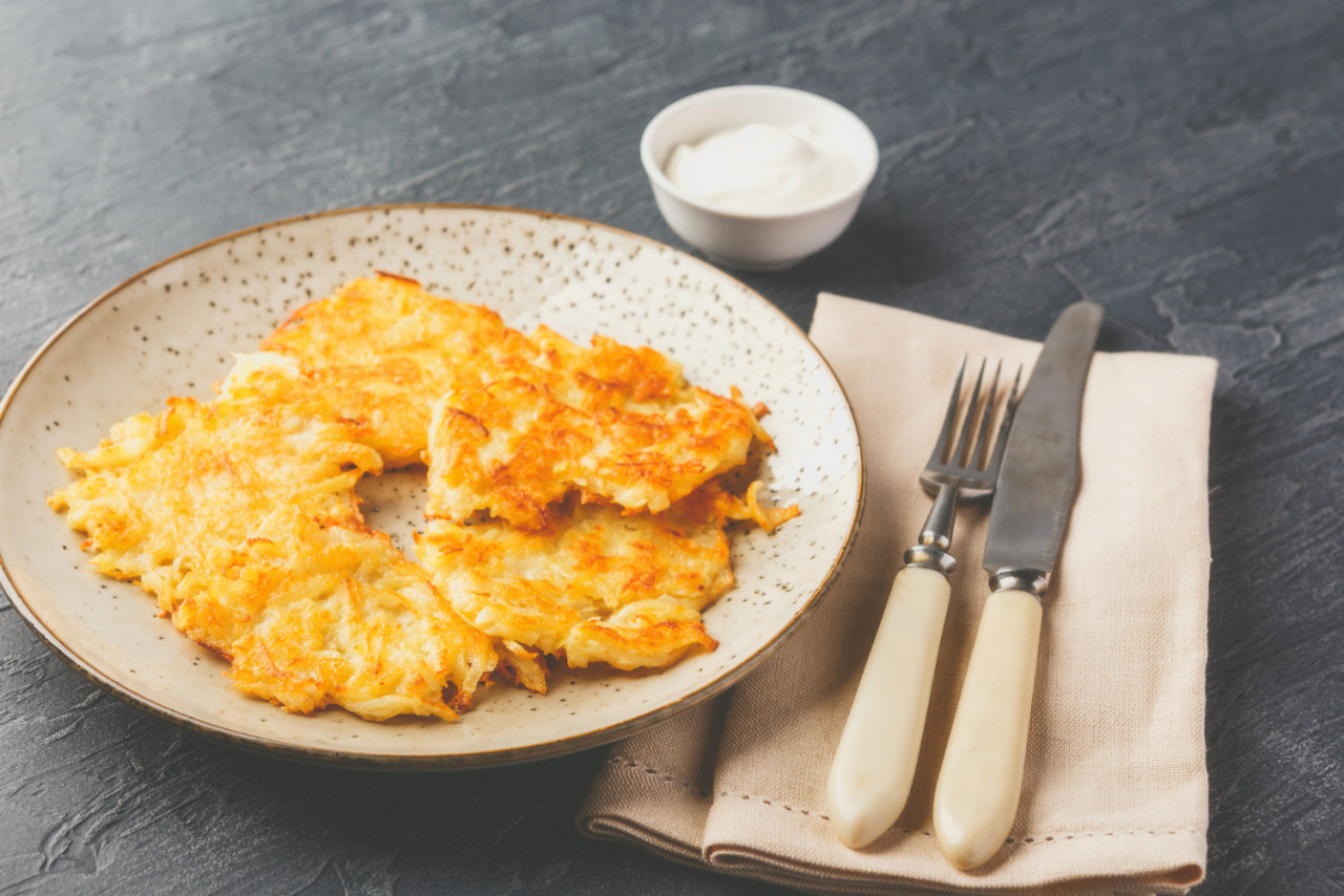 pan fried potato pancakes rosti kartoffelpuffer latkes draniki hash browns 3