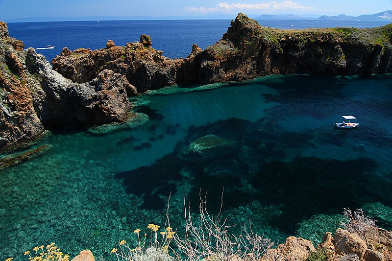 panarea vista dal villaggio preistorico 2