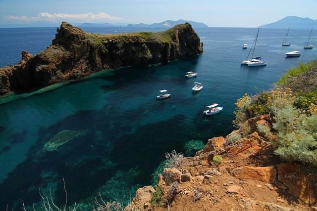 panarea vista dal villaggio preistorico