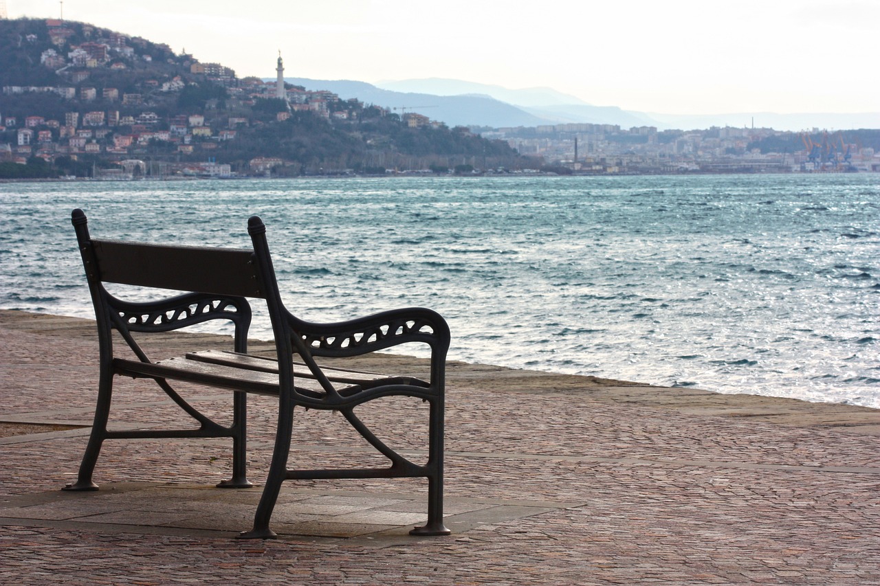 panchina mare trieste panorama