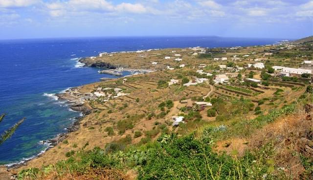 panorama della costa di pantelleria