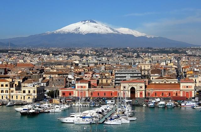 panorama di catania vista etna