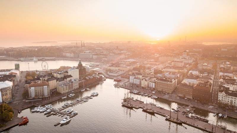 panorama di helsinki al tramonto