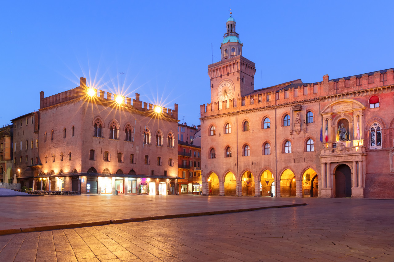 panorama piazza maggiore square bologna italy