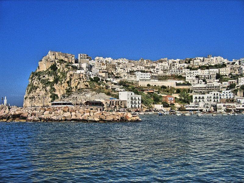 panoramica dal mare di peschici