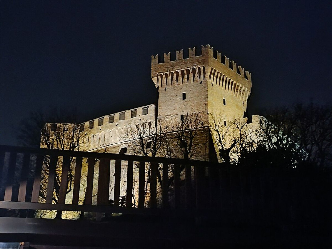 passeggiata innamorati gradara - foto di viaggiamocela