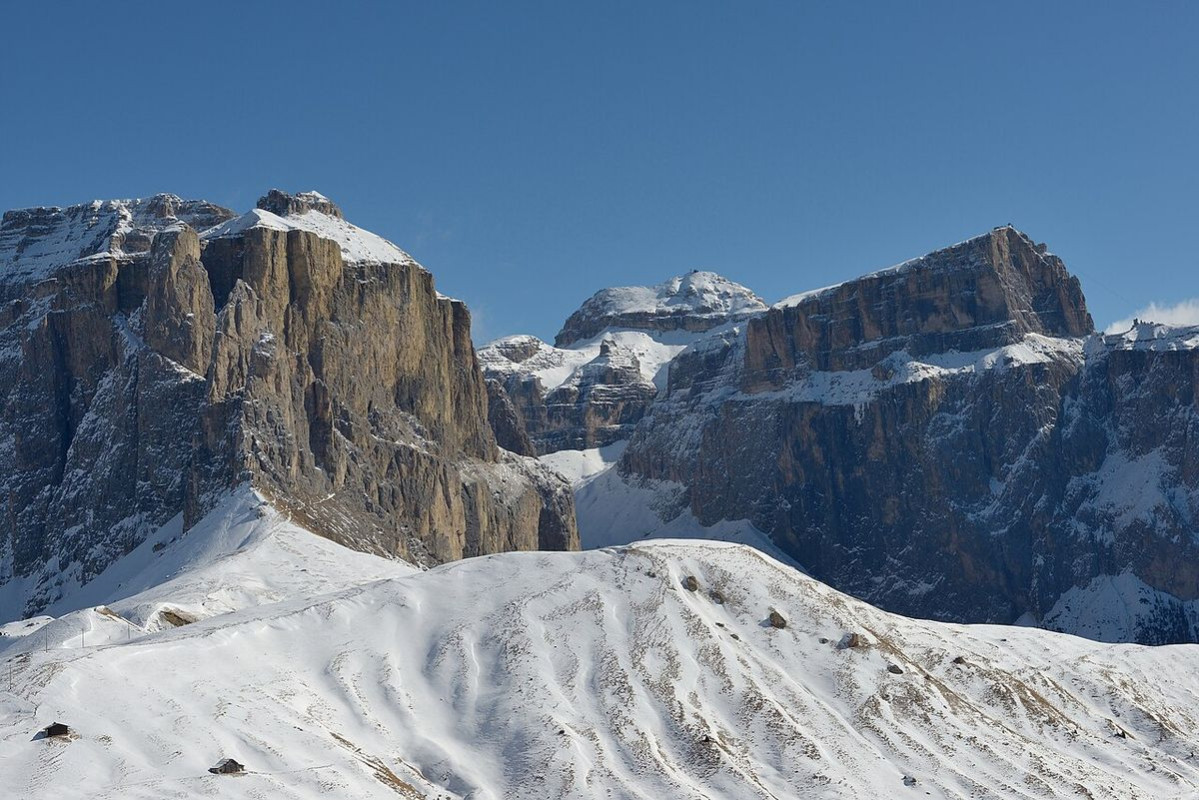 passo pordoi sella dolomiti - foto di wolfgang moroder