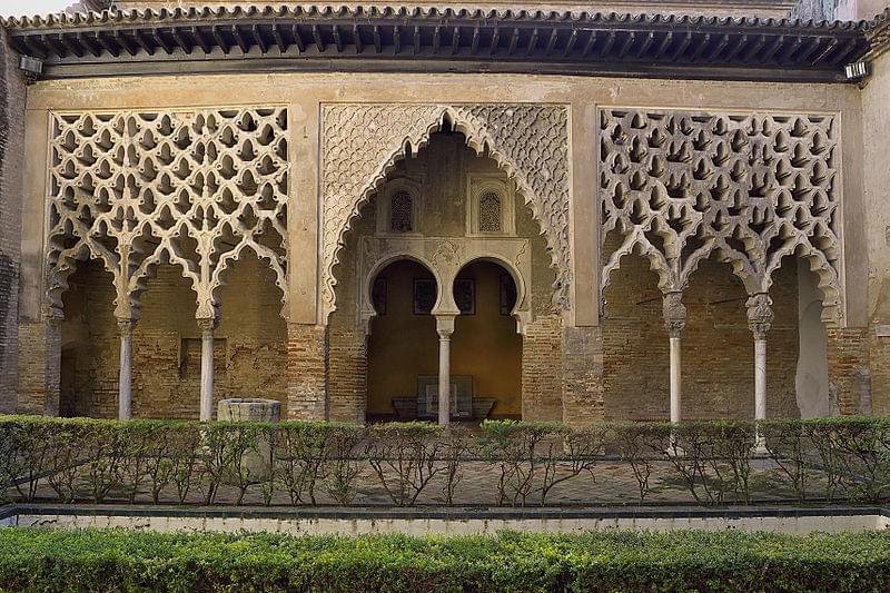 patio del yeso alcazar siviglia