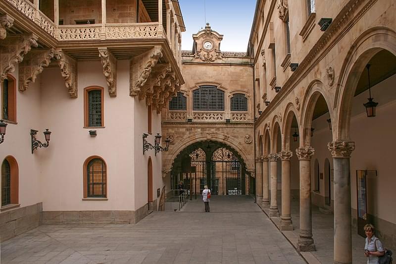 patio palacio salinas salamanca