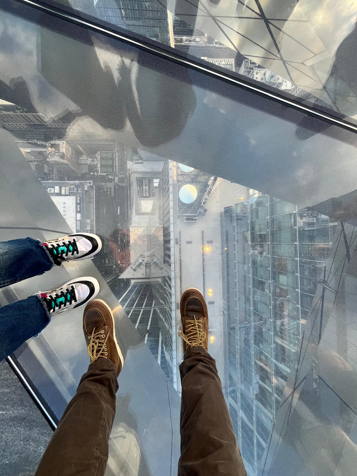 pavimento in vetro al The Edge