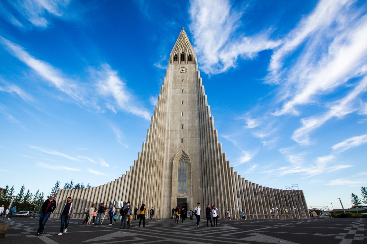 people hallgrimskirkja church