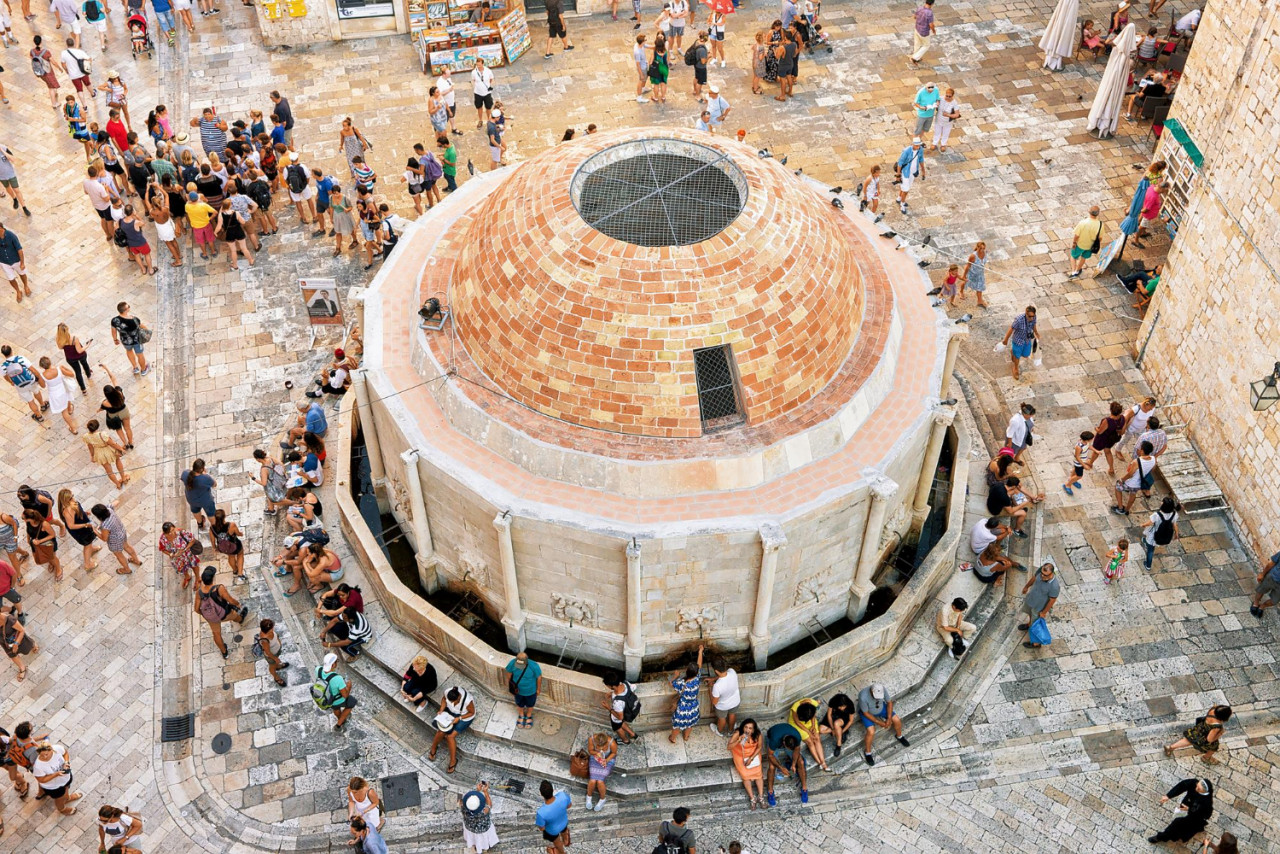 people large onofrio fountain square stradun street old city dubrovnik croatia