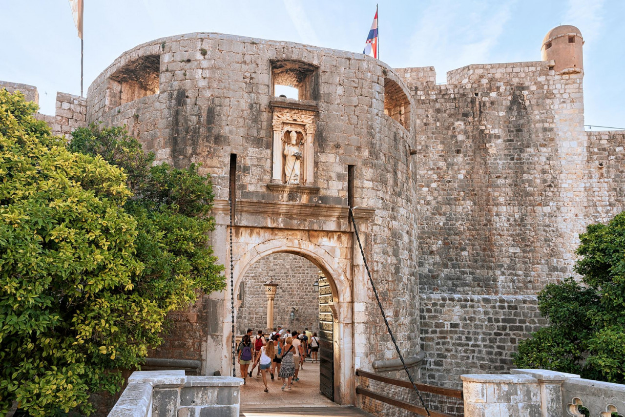 people pile entrance gate into old town dubrovnik croatia