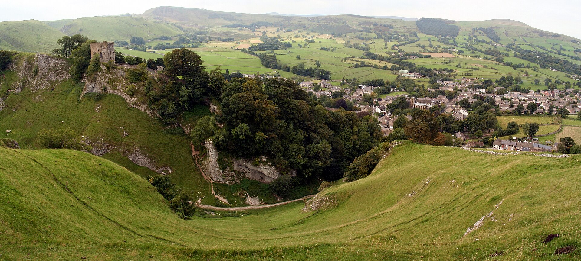 peveril castle over the town of castleton 2008