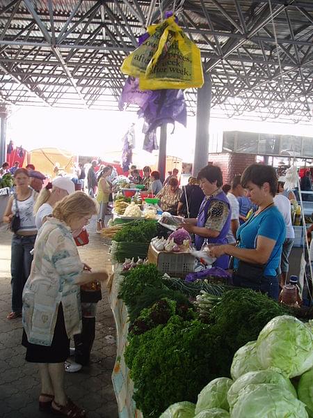 piata centrala mercato chisinau