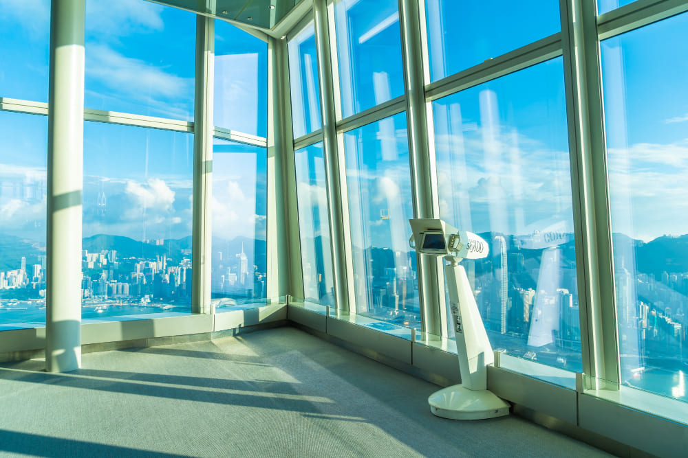 piattaforma di osservazione sky100 con bellissimo skyline della citta di hong kong
