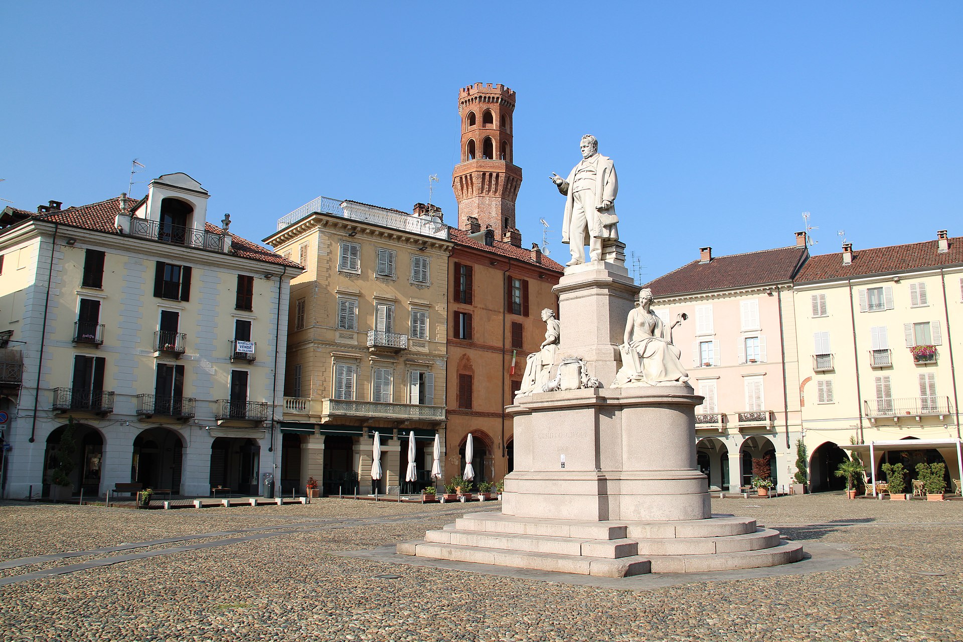 piazza cavour vercelli 03