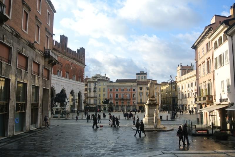 piazza dei cavalli piacenza