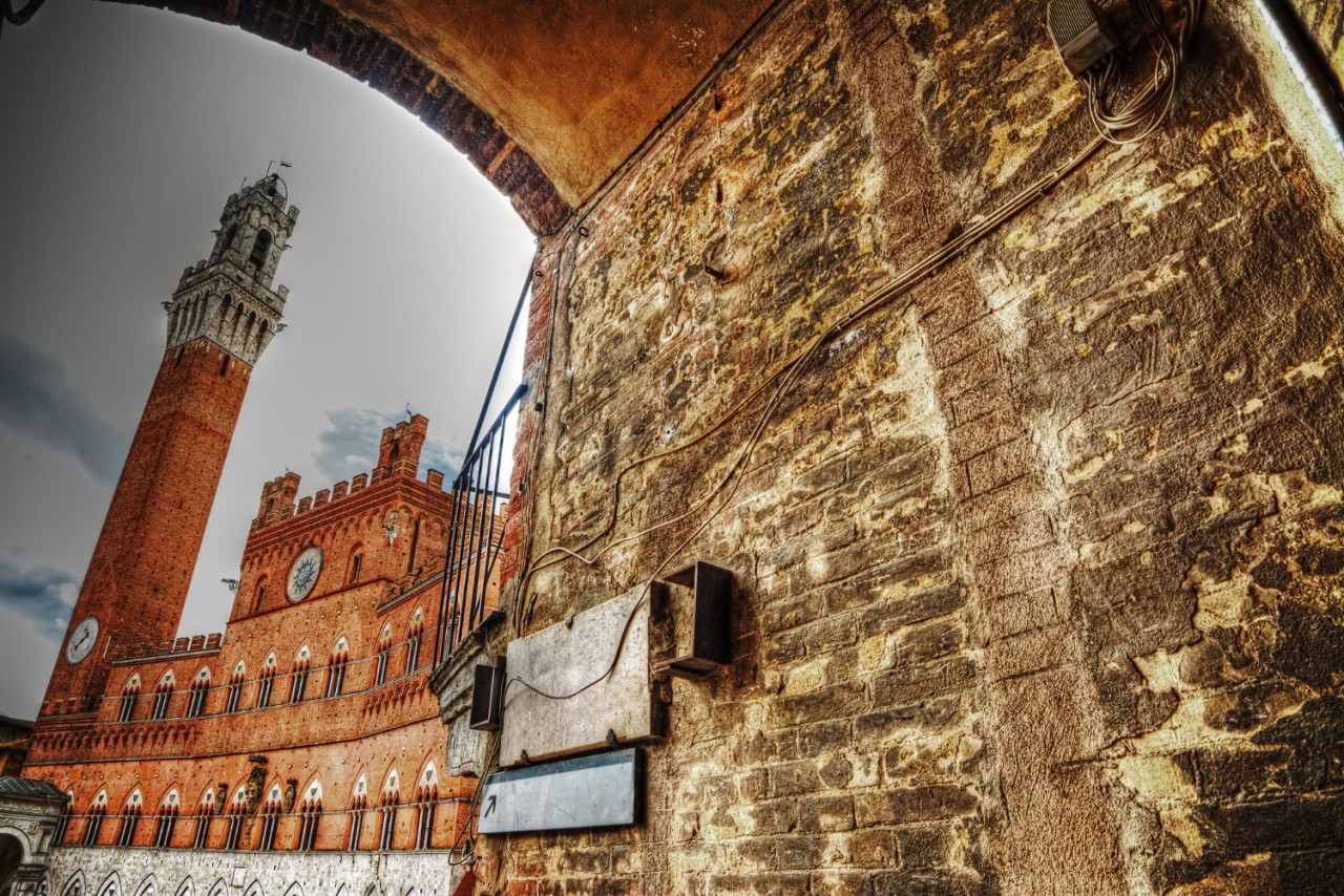 piazza del campo siena seen from arch italy