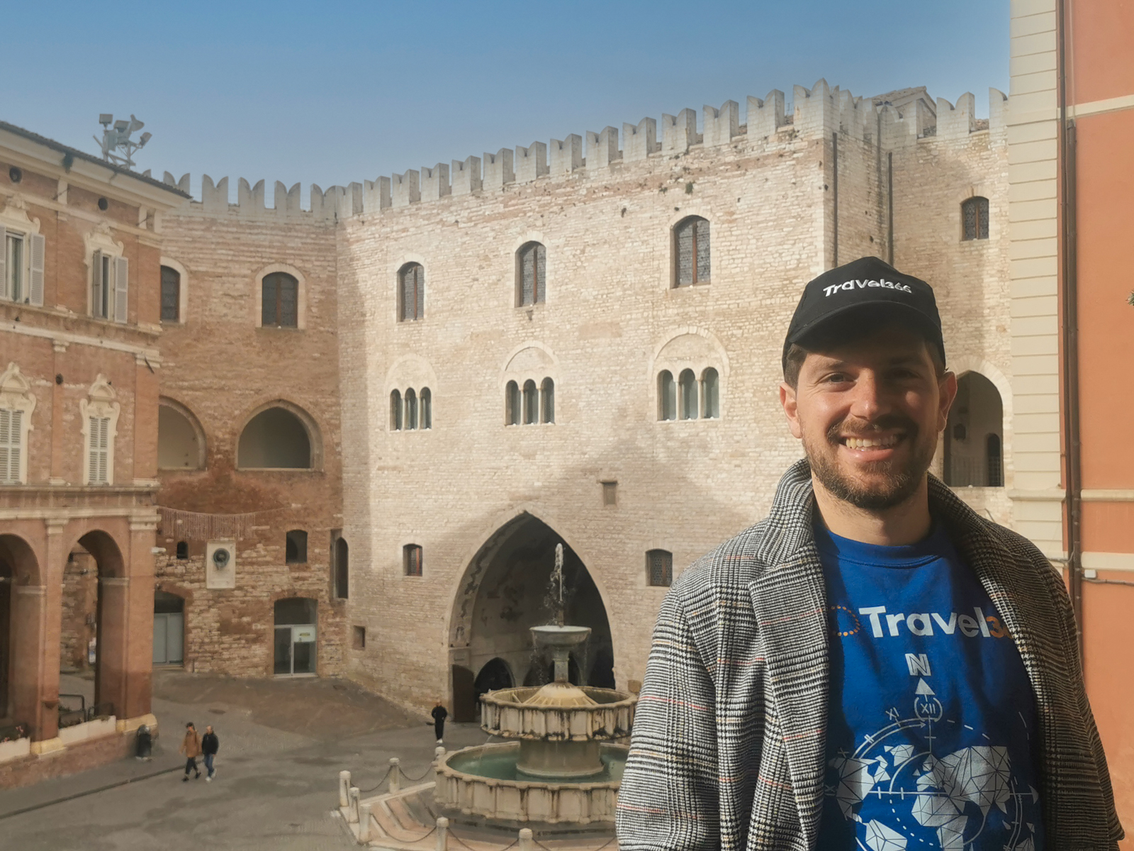 piazza del comune e loggiato 1