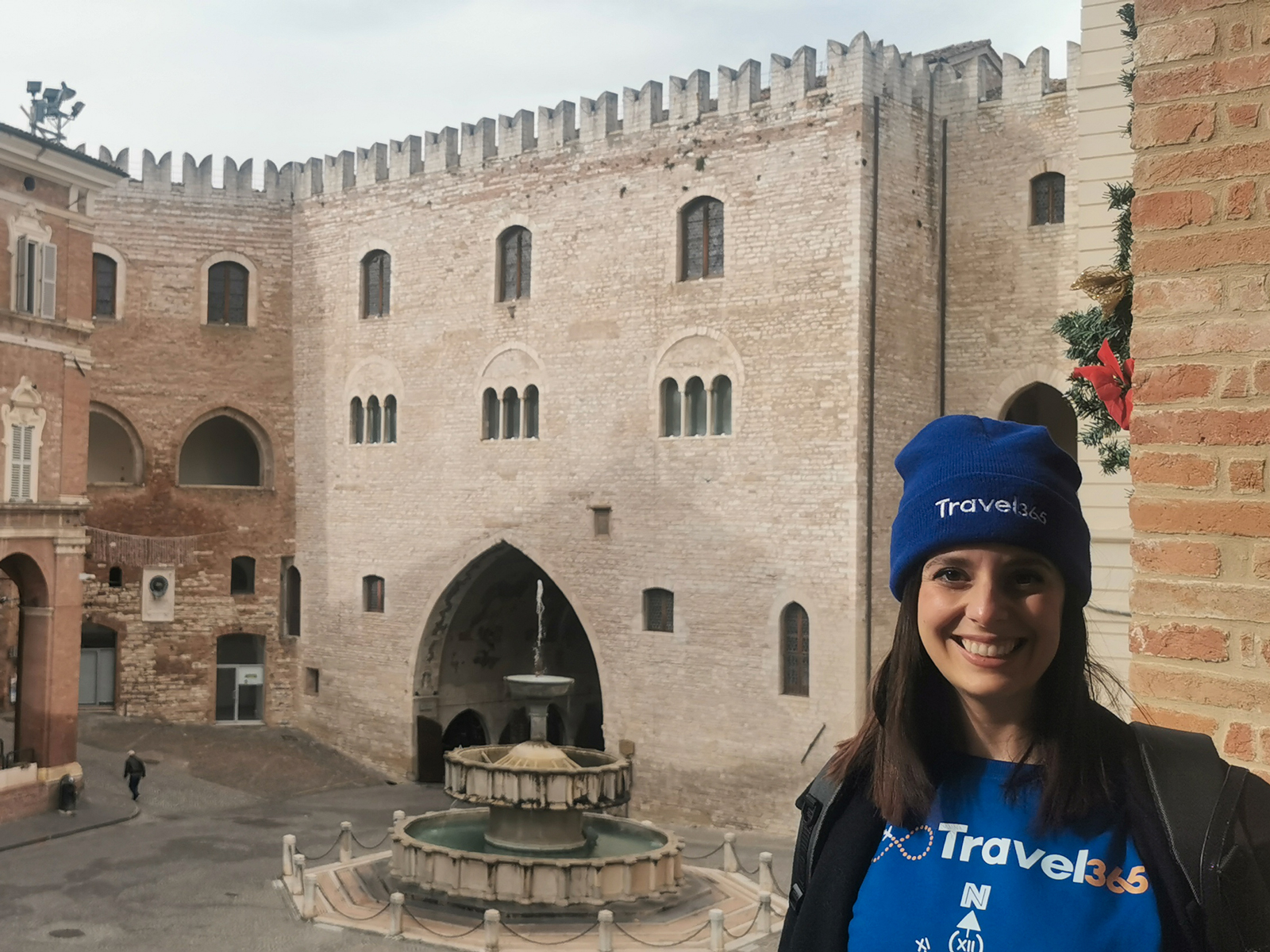 piazza del comune e loggiato 4