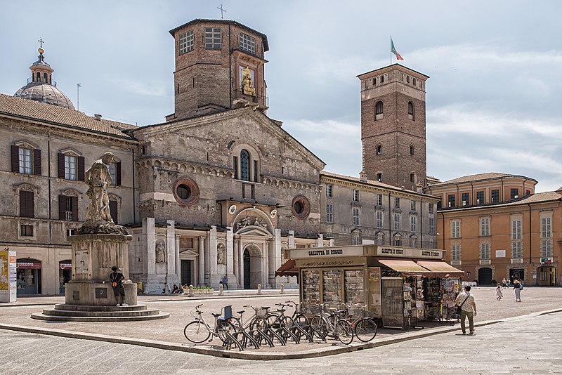 piazza del duomo a reggio emilia