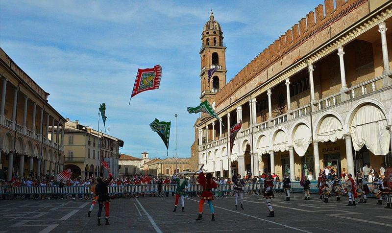 piazza del popolo di faenza 1