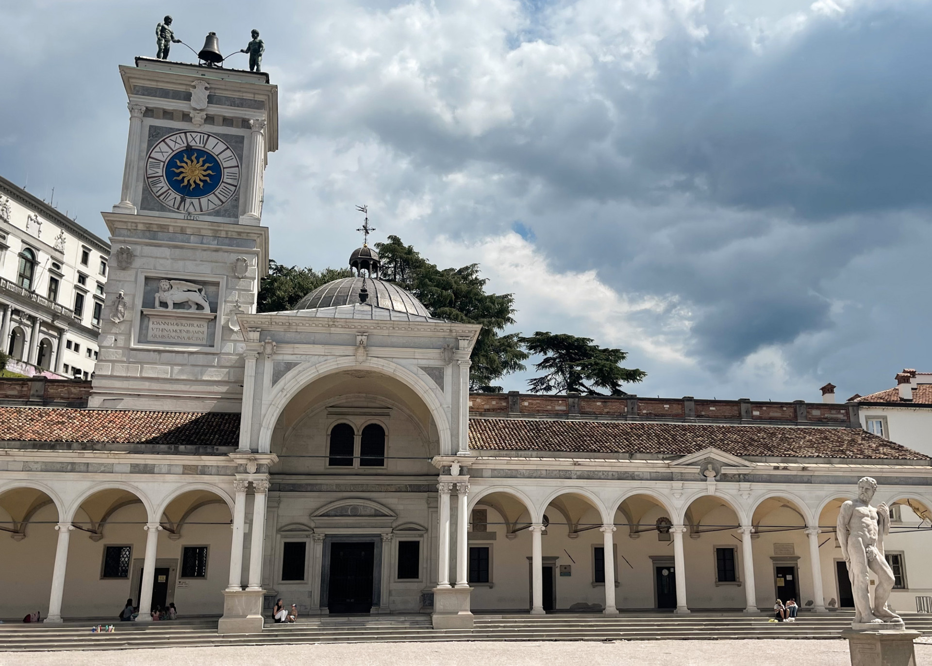 piazza della liberta e loggia del lionello4