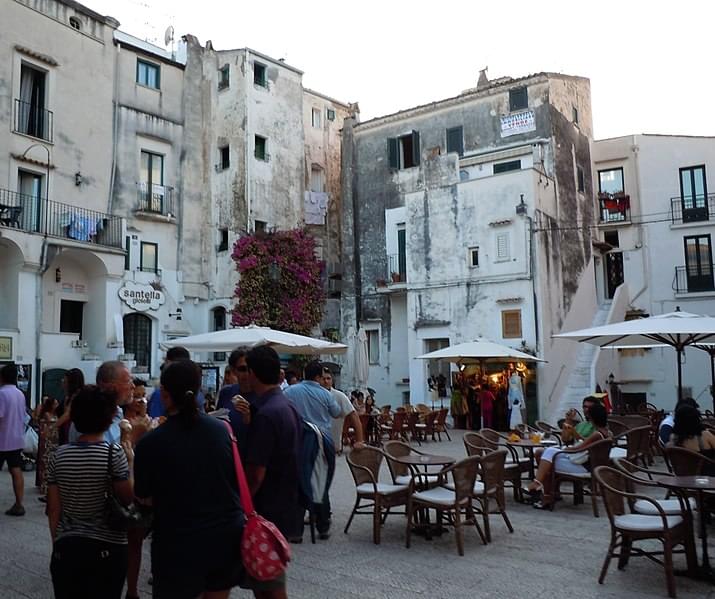 piazza di sperlonga