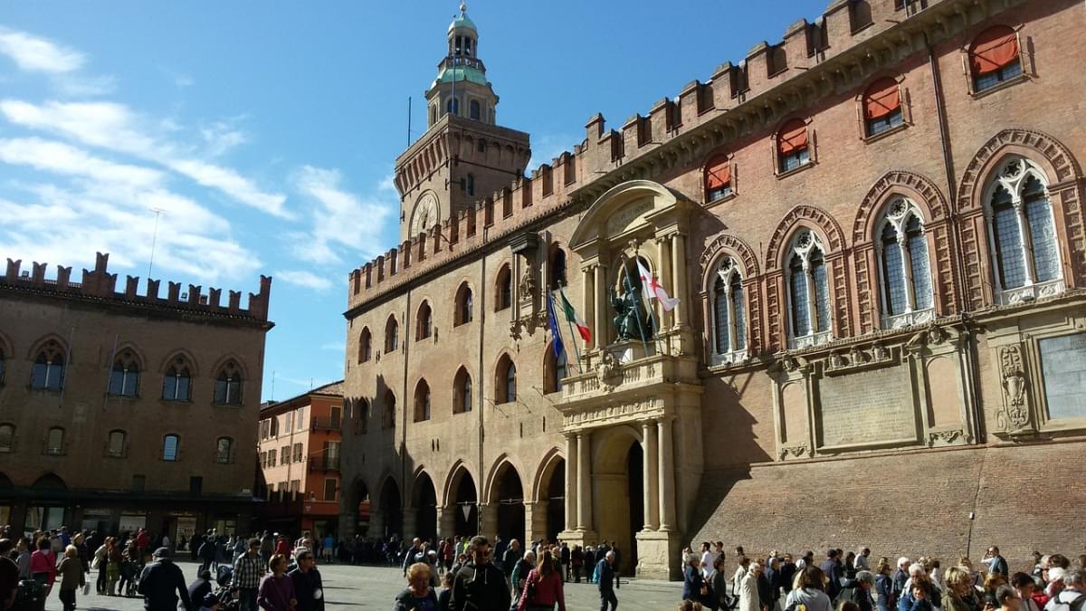 piazza grande municipio bologna 4