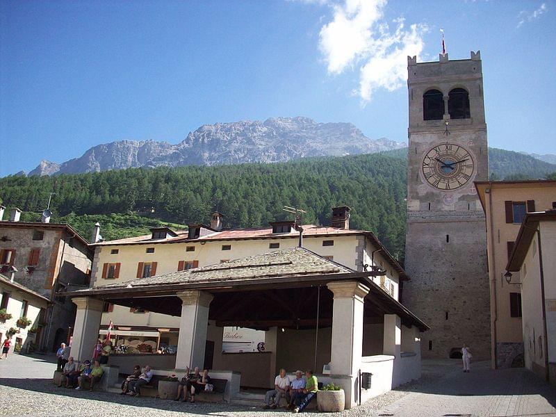 piazza kuerc e torre della bajona di bormio