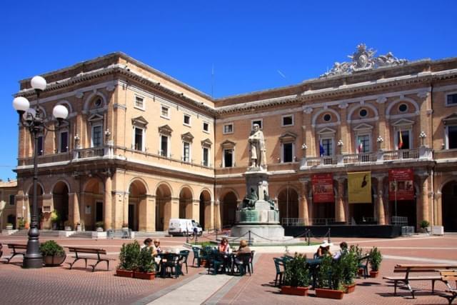 piazza leopardi recanati