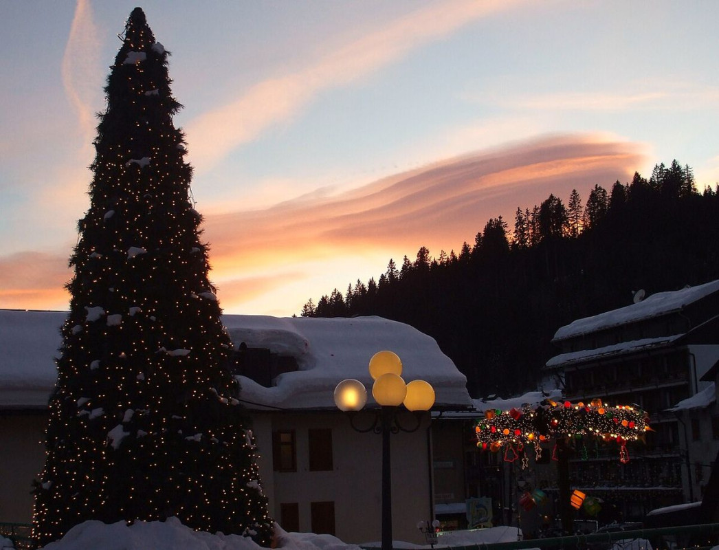 piazza righi centro pedonale madonna campiglio - foto di marypozzi