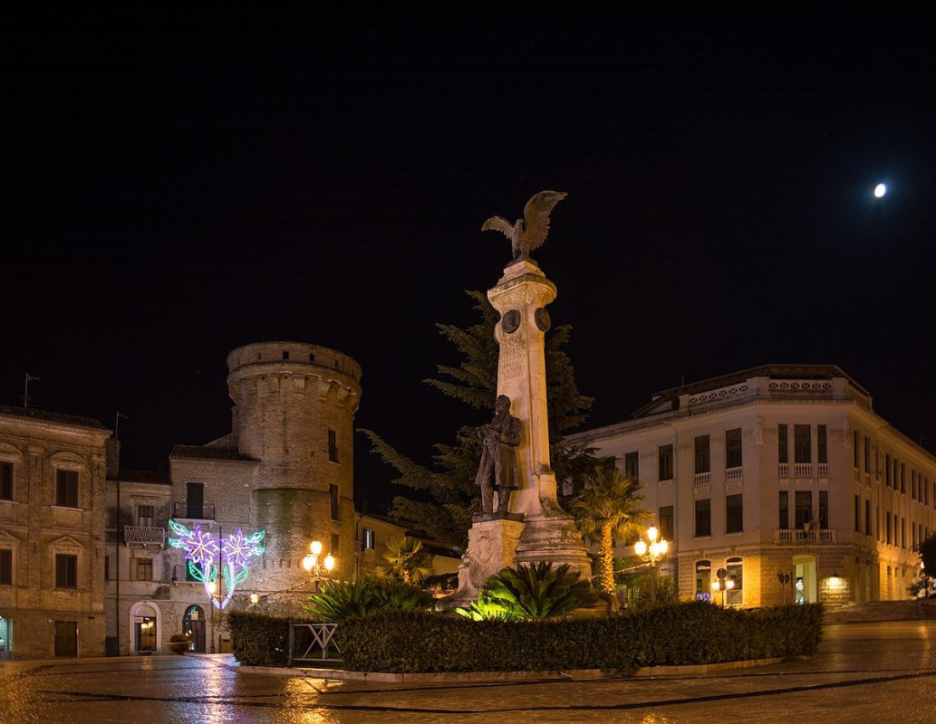piazza rossetti torre bassano monumento gabriele - foto di flaska80