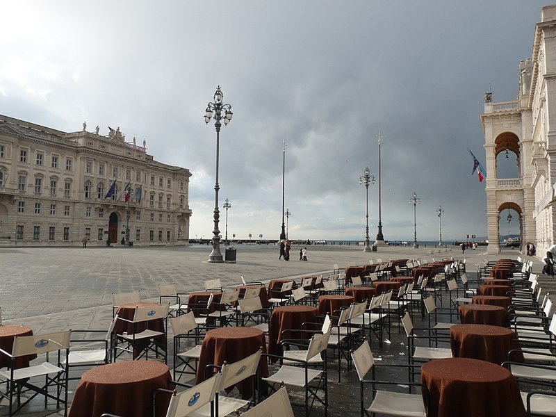 piazza unita d italia caffe degli specchi 1