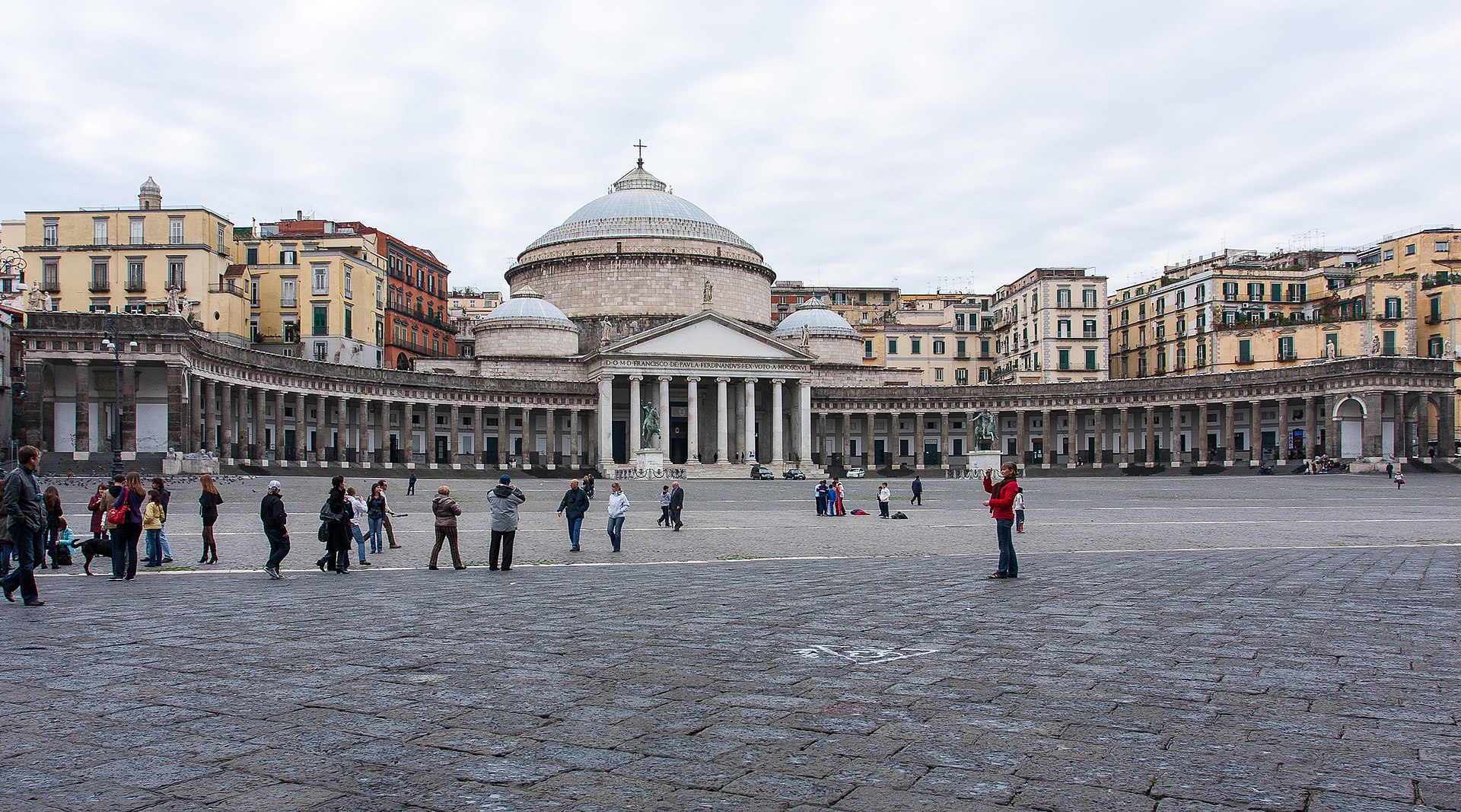piazzadelplebiscito naples italy panoramio