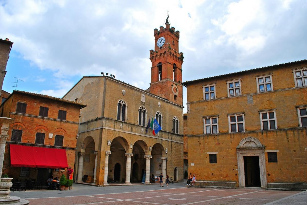 pienza piazza papa pio ii toscana 1