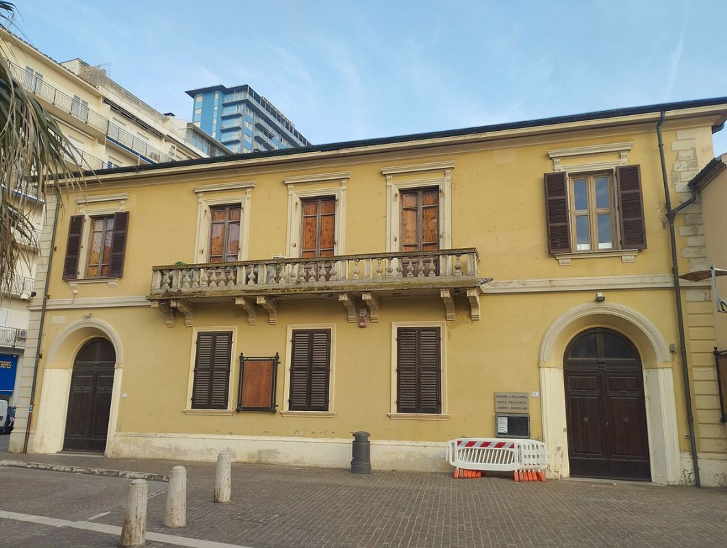 pinacoteca civica follonica - foto di alienautic