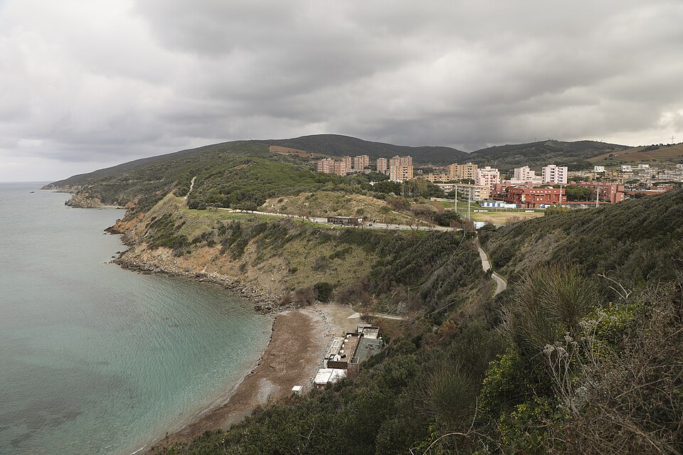 piombino li panorama sul golfo di calamoresca e il quartiere salivoli