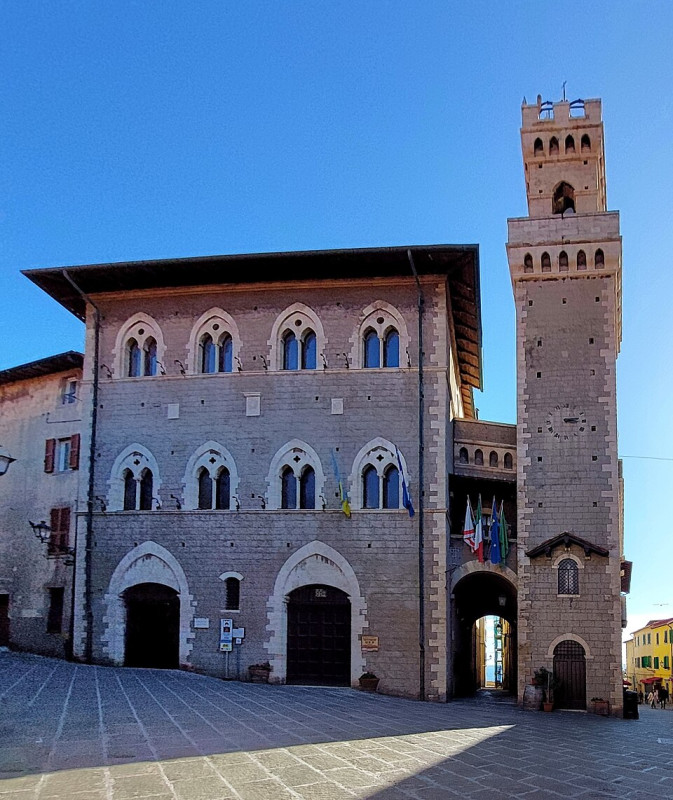 piombino palazzo comunale 2024 09 01 21 02 01 001