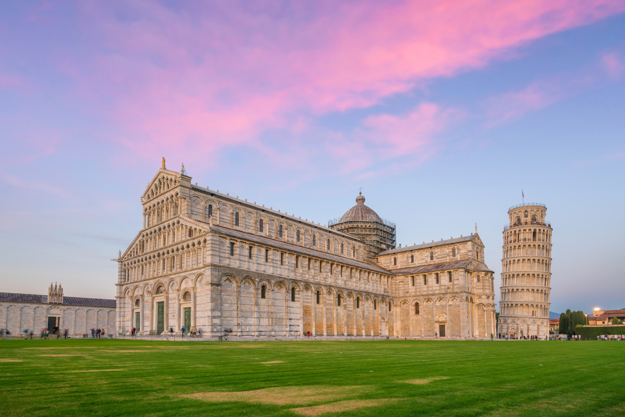 pisa cathedral leaning tower sunny day pisa italy