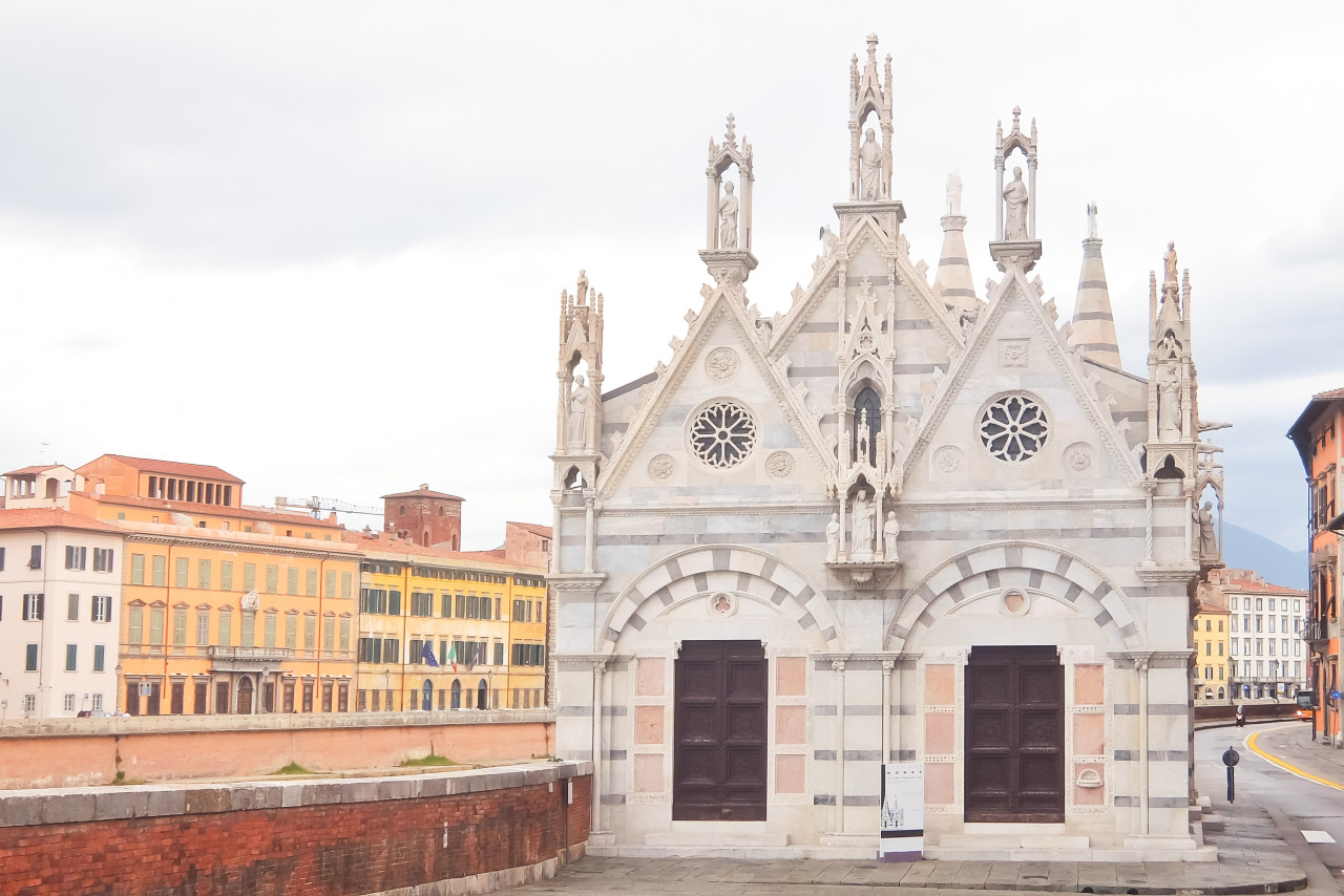 pisa italy view catholic church santa maria della spina