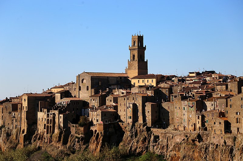 pitigliano veduta di giorno sole 11 duomo 2