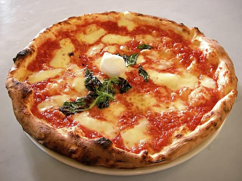 pizza margherita napoletana
