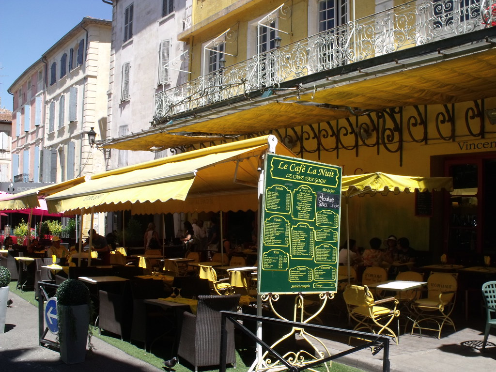 place du forum arles le cafe la nuit le cafe van gogh
